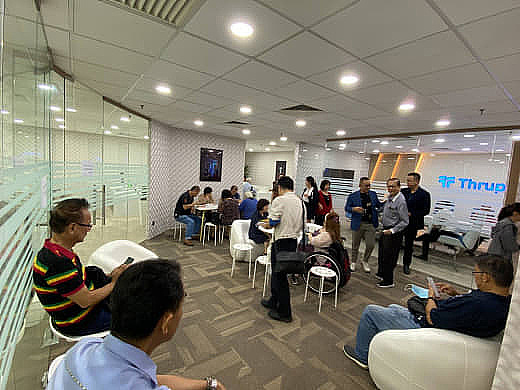 《戏台》启示录：从权力垄断到社会自救的生存智慧